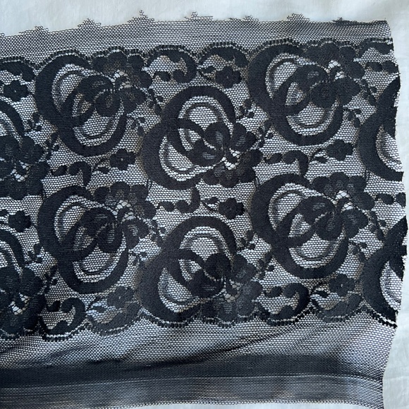 Lace Black 7.5" Wide x 4 1/3 Yards Straight Edge Floral - Picture 1 of 3